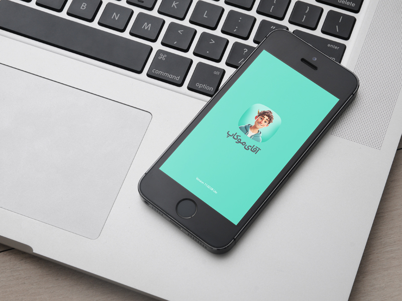 موکاپ نمایش اپلیکیشن روی آیفون کلاسیک و مک بوک